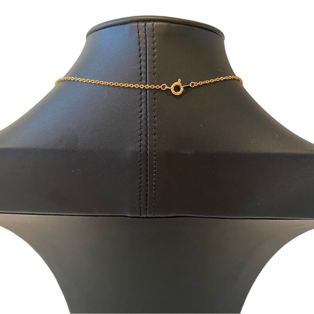 Delicate Looking Vintage Pendant on Shimmering Gold Tone Chain. - Picture 5 of 7